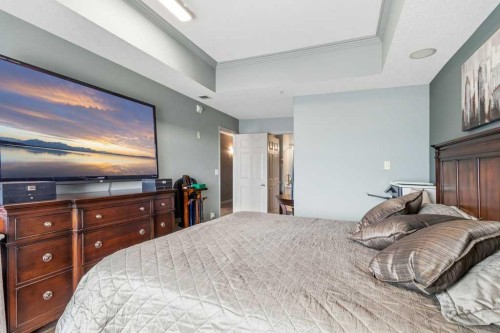 401-5100 Lakeshore Drive, Sylvan Lake, AB - Indoor Photo Showing Bedroom