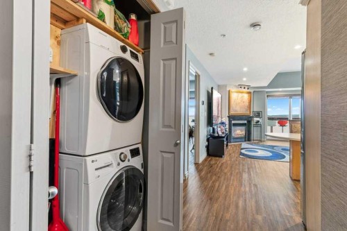 401-5100 Lakeshore Drive, Sylvan Lake, AB - Indoor Photo Showing Laundry Room