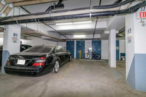 401-5100 Lakeshore Drive, Sylvan Lake, AB - Indoor Photo Showing Garage
