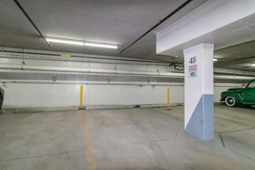 401-5100 Lakeshore Drive, Sylvan Lake, AB - Indoor Photo Showing Garage