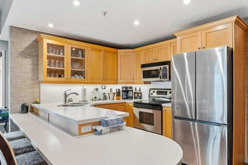 401-5100 Lakeshore Drive, Sylvan Lake, AB - Indoor Photo Showing Kitchen