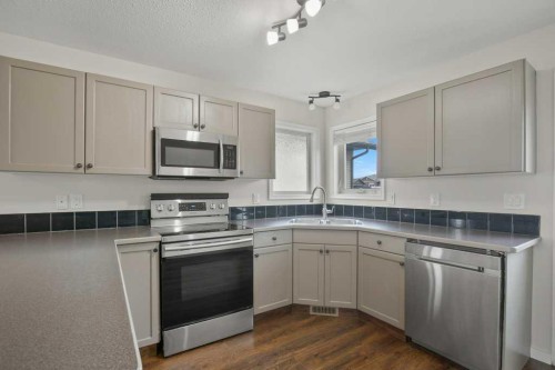 658 Red Oak Close, Springbrook, AB 