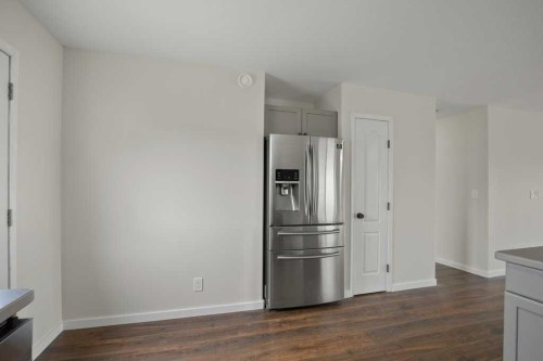 658 Red Oak Close, Springbrook, AB 