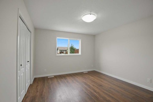 658 Red Oak Close, Springbrook, AB 