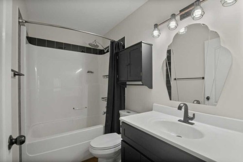 658 Red Oak Close, Springbrook, AB 