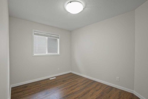 658 Red Oak Close, Springbrook, AB 