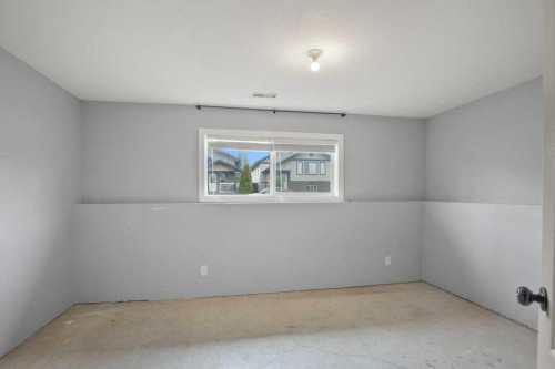658 Red Oak Close, Springbrook, AB 