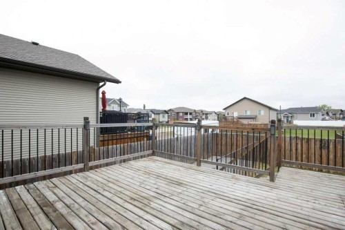 658 Red Oak Close, Springbrook, AB 