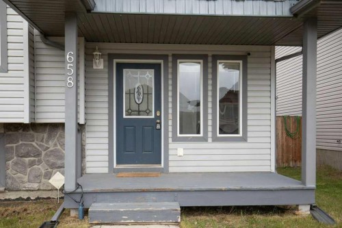 658 Red Oak Close, Springbrook, AB 