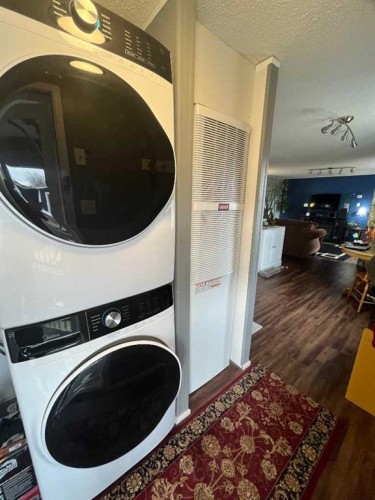 16 Main Street, Edberg, AB - Indoor Photo Showing Laundry Room