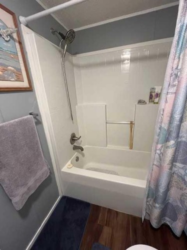 16 Main Street, Edberg, AB - Indoor Photo Showing Bathroom