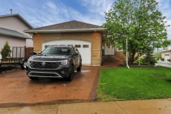 27 Fern Glade Crescent Sylvan Lake, AB T4S 1Z7