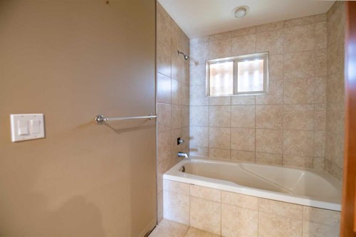 4024-25054 South Pine Lake Road, Rural Red Deer County, AB - Indoor Photo Showing Bathroom