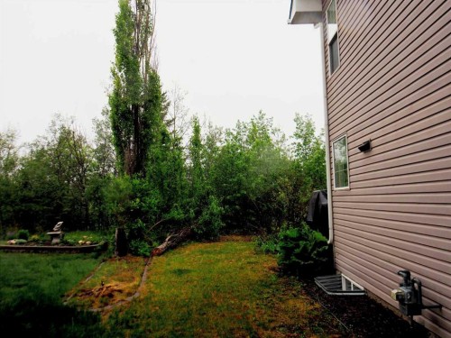 6 Spruce Close, Lacombe, AB - Outdoor