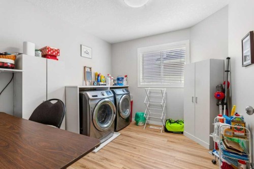 38 Lucky Place, Sylvan Lake, AB - Indoor Photo Showing Laundry Room