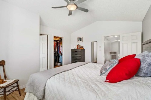 38 Lucky Place, Sylvan Lake, AB - Indoor Photo Showing Bedroom