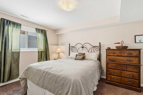 38 Lucky Place, Sylvan Lake, AB - Indoor Photo Showing Bedroom