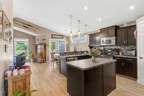 38 Lucky Place, Sylvan Lake, AB - Indoor Photo Showing Kitchen With Upgraded Kitchen