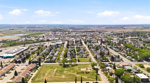 5253 49 Street, Lacombe, AB 