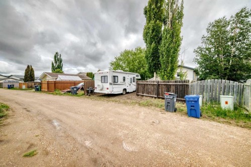 20 Deschner Close, Red Deer, AB 