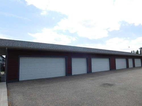 203-5901 71 Avenue, Rocky Mountain House, AB - Outdoor