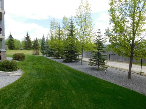 203-5901 71 Avenue, Rocky Mountain House, AB - Outdoor