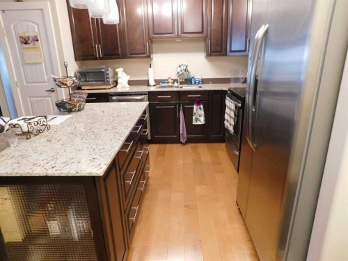 203-5901 71 Avenue, Rocky Mountain House, AB - Indoor Photo Showing Kitchen With Double Sink With Upgraded Kitchen
