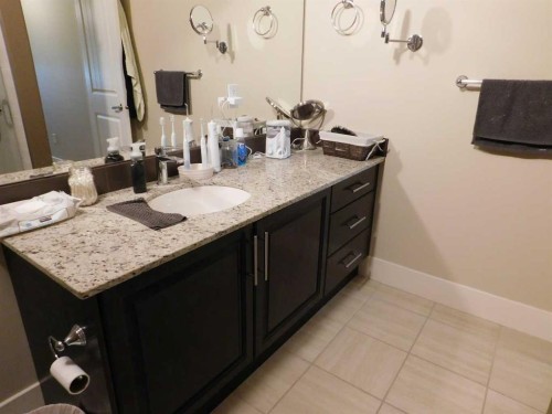 203-5901 71 Avenue, Rocky Mountain House, AB - Indoor Photo Showing Bathroom