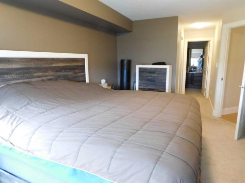 203-5901 71 Avenue, Rocky Mountain House, AB - Indoor Photo Showing Bedroom