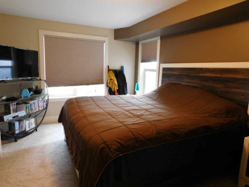 203-5901 71 Avenue, Rocky Mountain House, AB - Indoor Photo Showing Bedroom