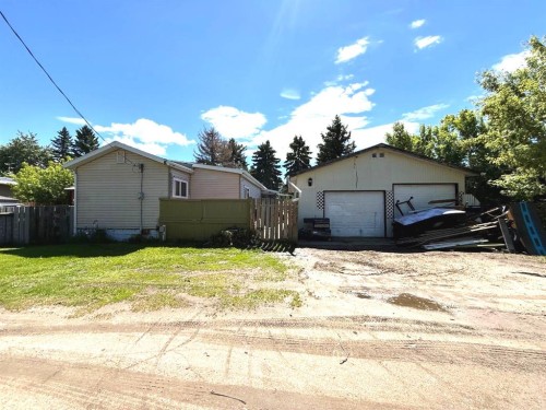 4724 45 Avenue, Alix, AB 