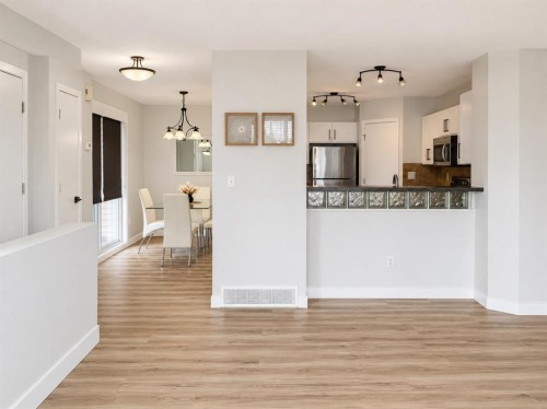 39-103 Addington Drive, Red Deer, AB - Indoor Photo Showing Kitchen
