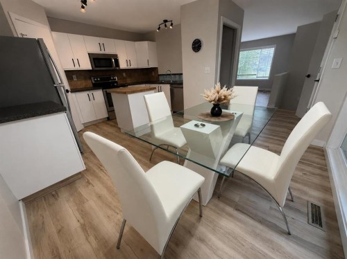 39-103 Addington Drive, Red Deer, AB - Indoor Photo Showing Dining Room