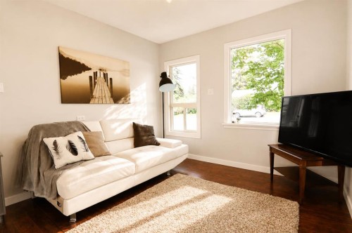 4732 52 Street, Sylvan Lake, AB - Indoor Photo Showing Living Room