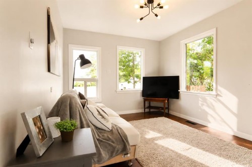 4732 52 Street, Sylvan Lake, AB - Indoor
