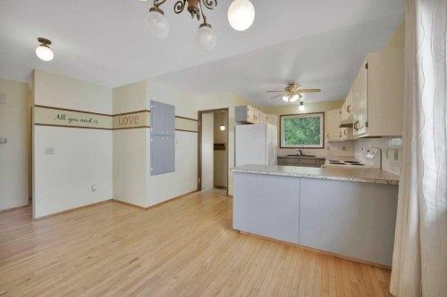 22 Blackstone Avenue, Lacombe, AB - Indoor Photo Showing Kitchen