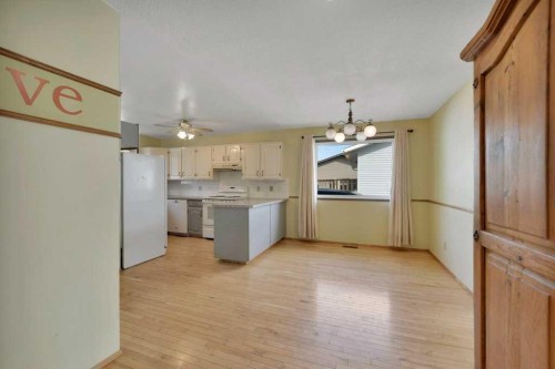 22 Blackstone Avenue, Lacombe, AB - Indoor Photo Showing Kitchen