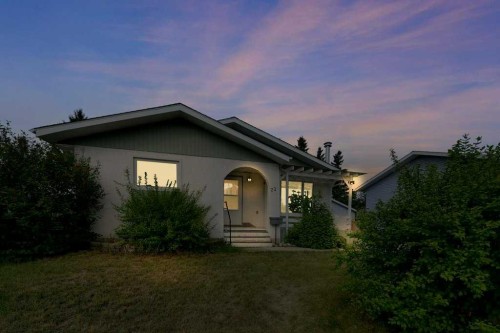 22 Blackstone Avenue  Lacombe, AB T4L 1P7