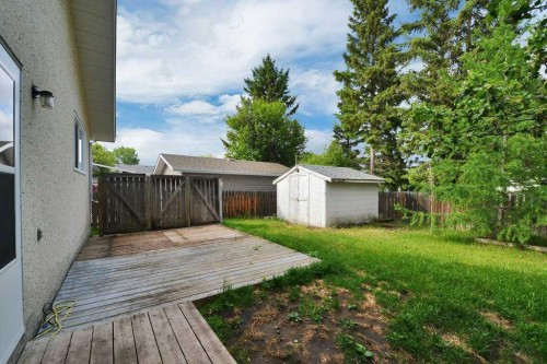 22 Blackstone Avenue, Lacombe, AB - Outdoor