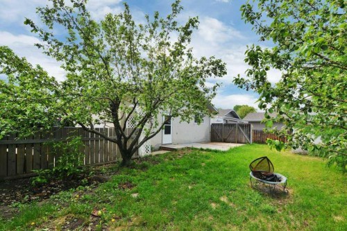 22 Blackstone Avenue, Lacombe, AB - Outdoor