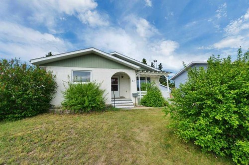 22 Blackstone Avenue, Lacombe, AB - Outdoor