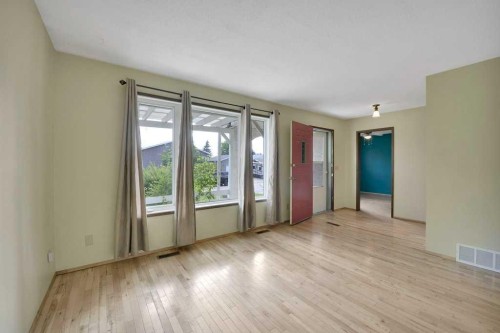 22 Blackstone Avenue, Lacombe, AB - Indoor Photo Showing Other Room