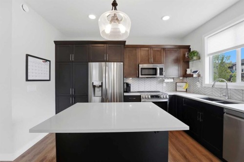 77 Murphy Close, Blackfalds, AB - Indoor Photo Showing Kitchen With Double Sink With Upgraded Kitchen