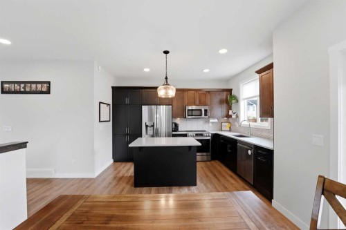 77 Murphy Close, Blackfalds, AB - Indoor Photo Showing Kitchen With Upgraded Kitchen
