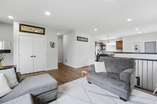 77 Murphy Close, Blackfalds, AB - Indoor Photo Showing Living Room