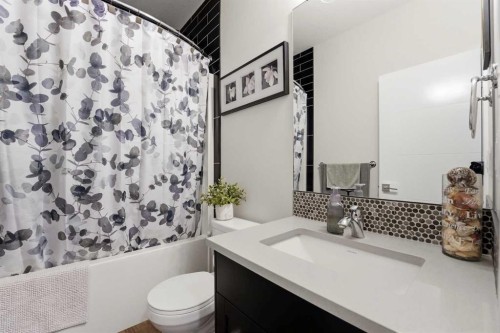 77 Murphy Close, Blackfalds, AB - Indoor Photo Showing Bathroom
