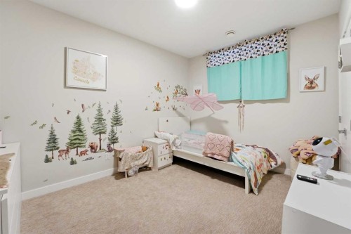77 Murphy Close, Blackfalds, AB - Indoor Photo Showing Bedroom