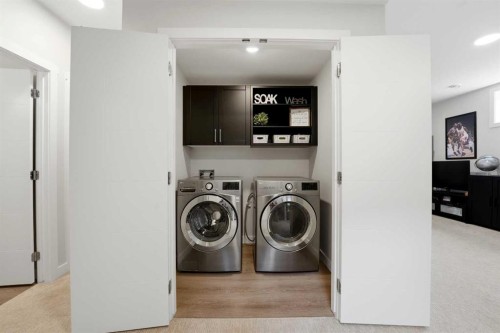 77 Murphy Close, Blackfalds, AB - Indoor Photo Showing Laundry Room