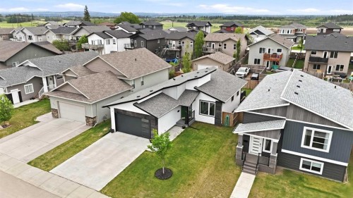 77 Murphy Close, Blackfalds, AB - Outdoor With Facade
