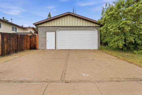 1 Hallgren Avenue, Red Deer, AB 